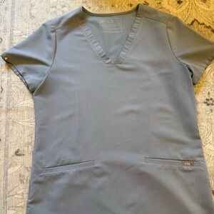 Figs Light Blue Casma Three-Pocket Scrub Top (XS)